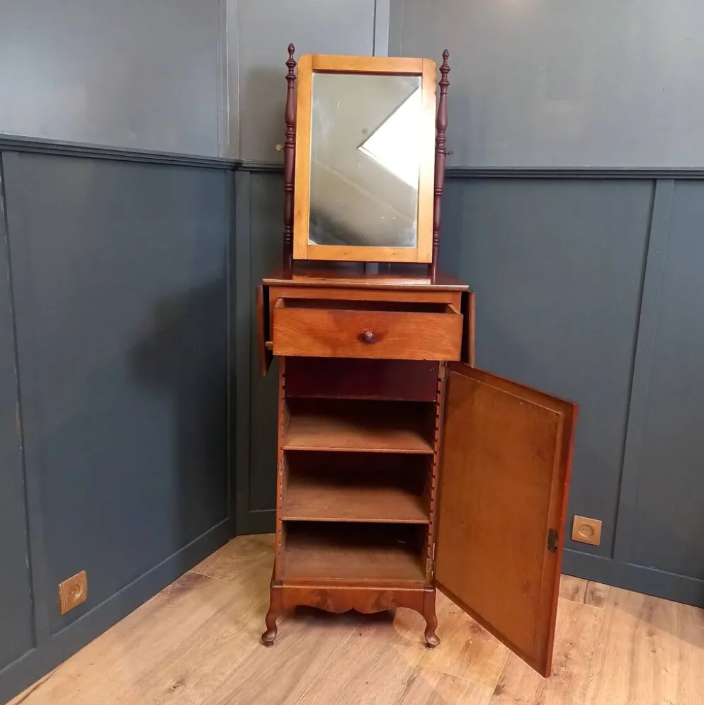 Cabinet de salle de bain/rasage ancien