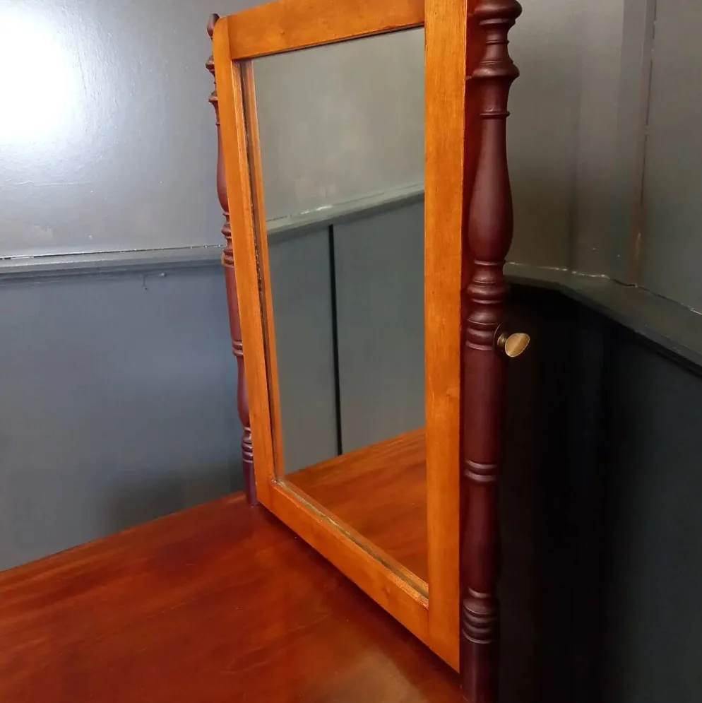 Cabinet de salle de bain/rasage ancien