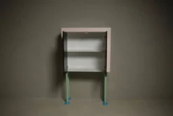 Cabinet de style Memphis par l'architecte néerlandais Wim Hofman des années 1980.
