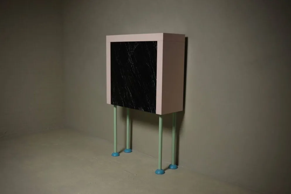 Cabinet de style Memphis par l'architecte néerlandais Wim Hofman des années 1980.