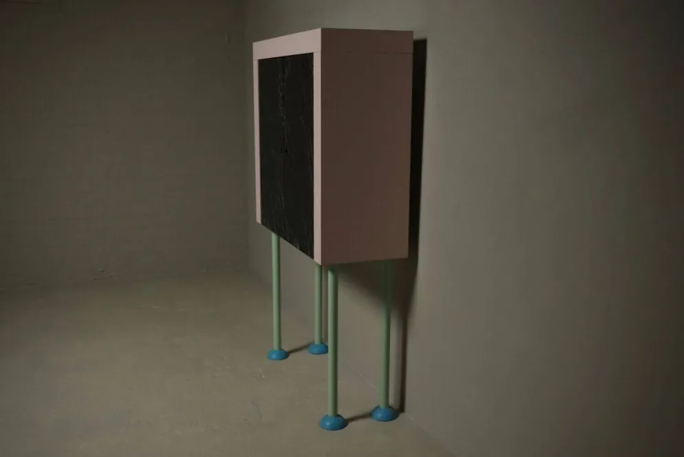 Cabinet de style Memphis par l'architecte néerlandais Wim Hofman des années 1980.