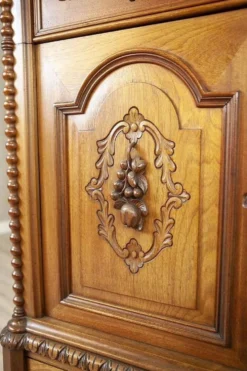 Cabinet de style Renaissance Revival en noyer, 1900