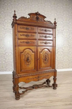 Cabinet de style Renaissance Revival en noyer, 1900