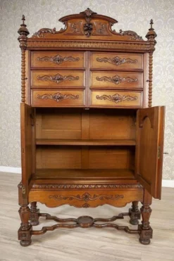 Cabinet de style Renaissance Revival en noyer, 1900