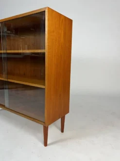 Cabinet d'exposition en teck des années 60, haut, étagère, commode vintage des années 70.