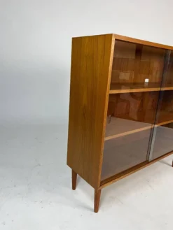 Cabinet d'exposition en teck des années 60, haut, étagère, commode vintage des années 70.