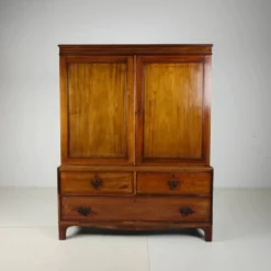 Cabinet en acajou anglais de presse à linge du début du 19e siècle, vers 1820-1840