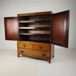 Cabinet en acajou anglais de presse à linge du début du 19e siècle, vers 1820-1840