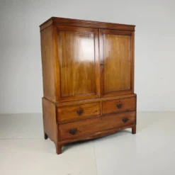 Cabinet en acajou anglais de presse à linge du début du 19e siècle, vers 1820-1840