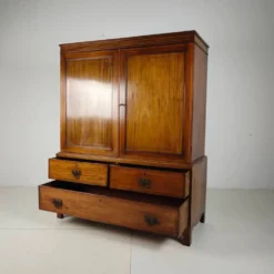 Cabinet en acajou anglais de presse à linge du début du 19e siècle, vers 1820-1840