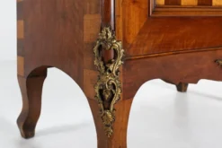 Cabinet en bois ancien avec marqueterie et décorations en bronze, France vers 1860