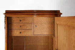 Cabinet en bois ancien avec marqueterie et décorations en bronze, France vers 1860