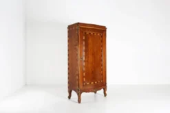 Cabinet en bois ancien avec marqueterie et décorations en bronze, France vers 1860