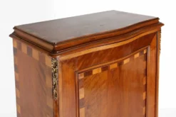 Cabinet en bois ancien avec marqueterie et décorations en bronze, France vers 1860