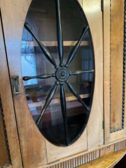 Cabinet en bois Art Déco avec fenêtre en verre ovale et tiroirs, années 1930