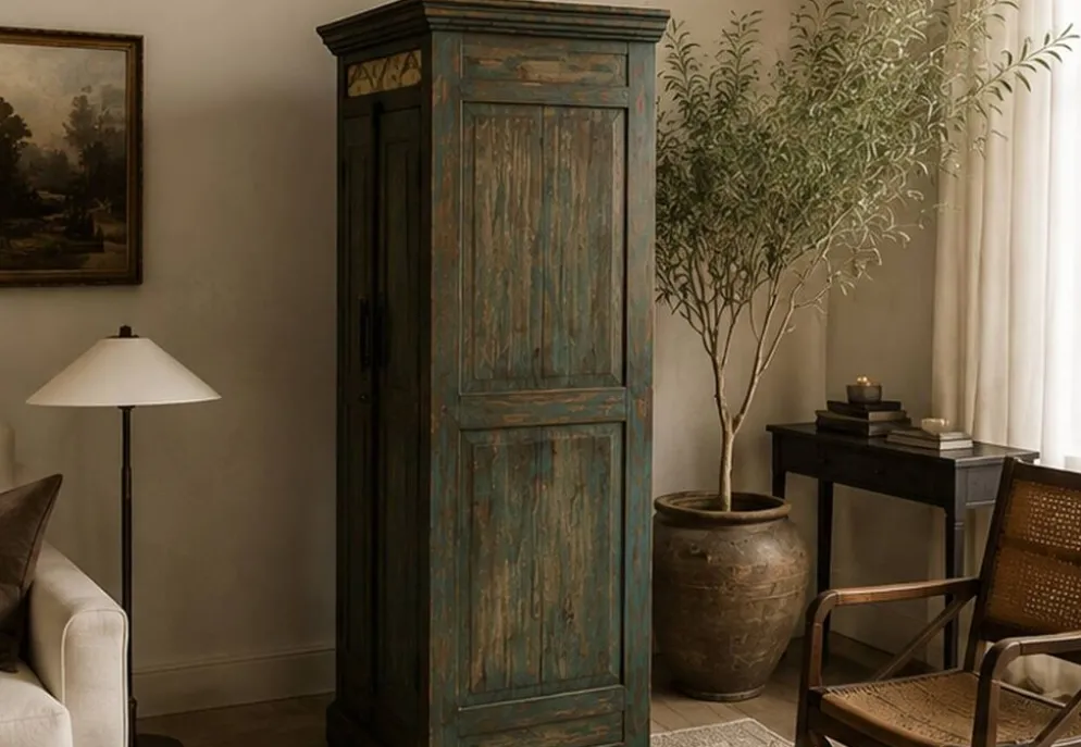Cabinet en bois chinois ancien avec décorations florales peintes à la main