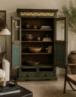 Cabinet en bois chinois ancien avec décorations florales peintes à la main