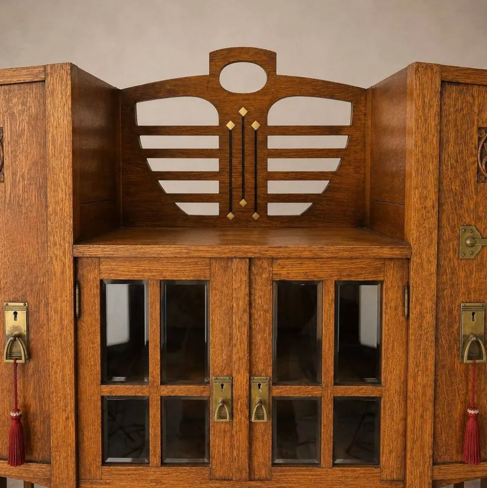Cabinet en chêne Art Nouveau, années 1930