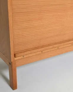 Cabinet en chêne avec portes tambour et étagères supérieures, années 1960.