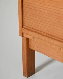 Cabinet en chêne avec portes tambour et étagères supérieures, années 1960.
