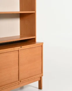 Cabinet en chêne avec portes tambour et étagères supérieures, années 1960.
