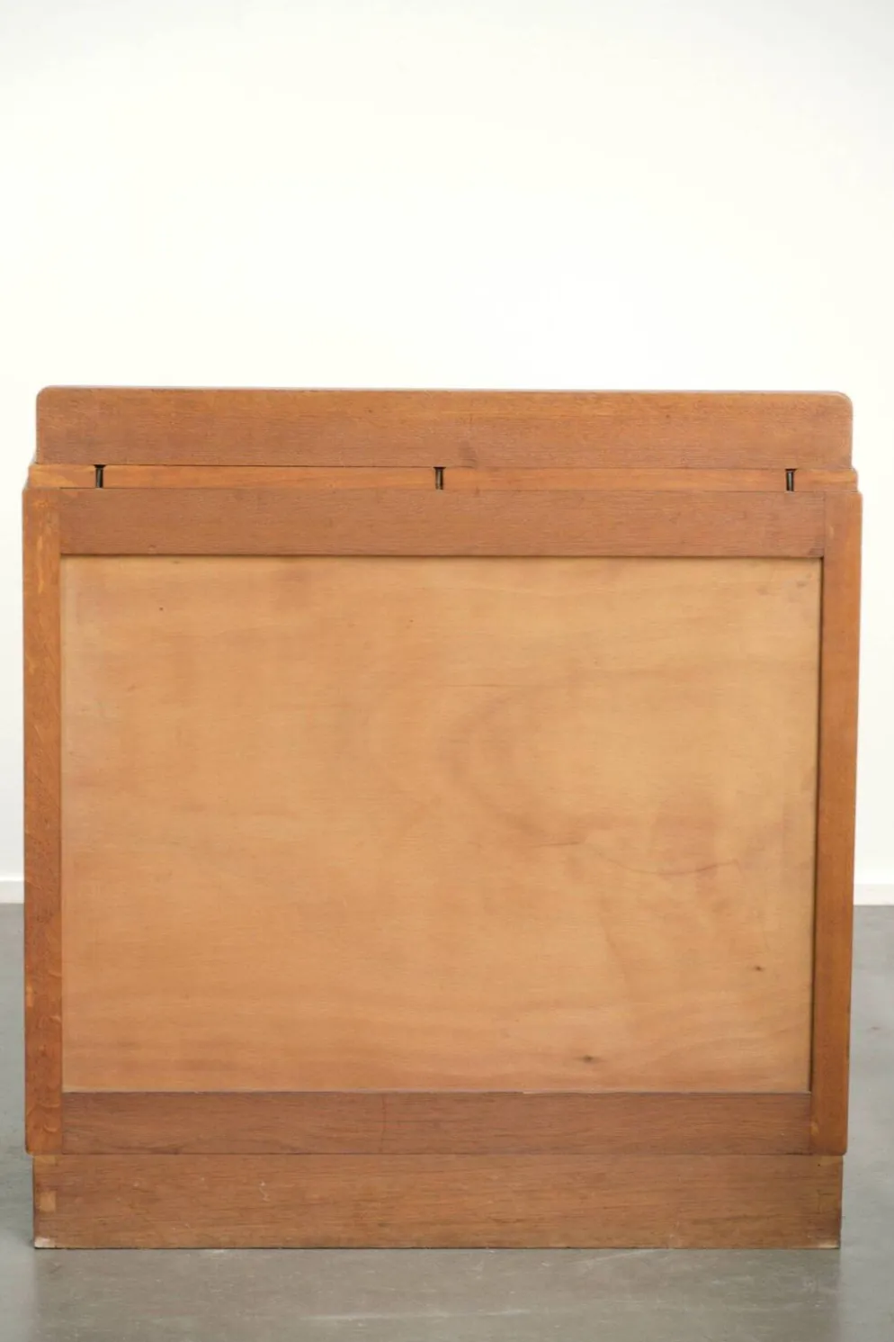 Cabinet en chêne néerlandais subtil de l'École d'Amsterdam / cabinet Art Déco avec portes en verre