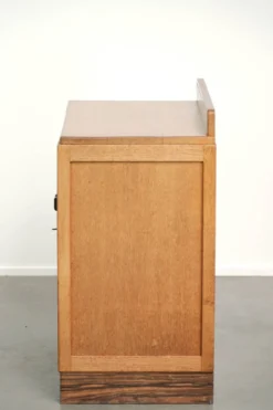 Cabinet en chêne néerlandais subtil de l'École d'Amsterdam / cabinet Art Déco avec portes en verre