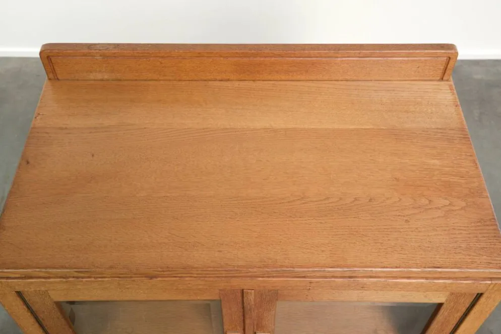 Cabinet en chêne néerlandais subtil de l'École d'Amsterdam / cabinet Art Déco avec portes en verre