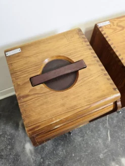 Cabinet en chêne à tambour industriel des années 30, forme portable