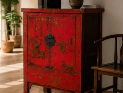 Cabinet en laque rouge chinois antique avec décorations peintes à la main