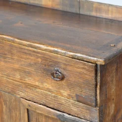 Cabinet en pin ancien, vers 1820