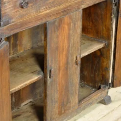Cabinet en pin ancien, vers 1820