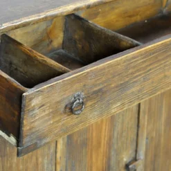 Cabinet en pin ancien, vers 1820