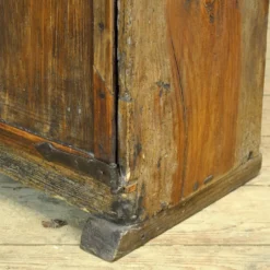 Cabinet en pin ancien, vers 1820