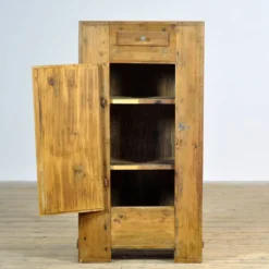 Cabinet en pin, vers 1920