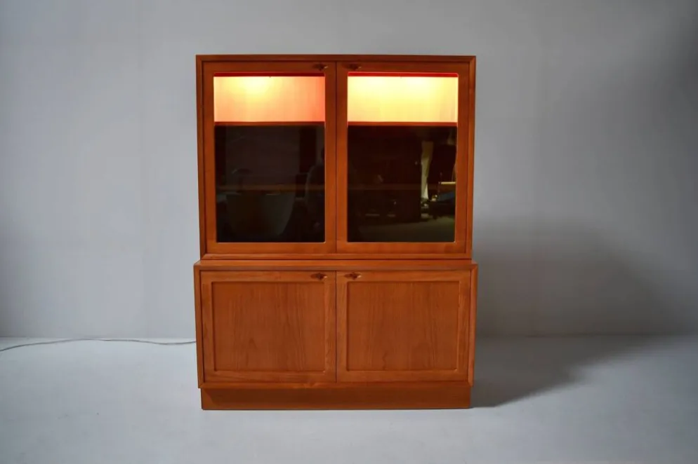 Cabinet en teck danois. H.W Klein. Années 1960.