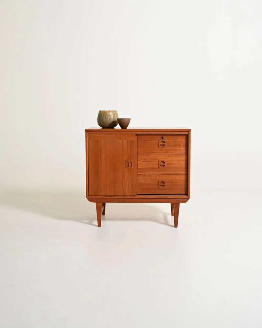 Cabinet en teck par AB AJFA Möbelfabrik, années 1960