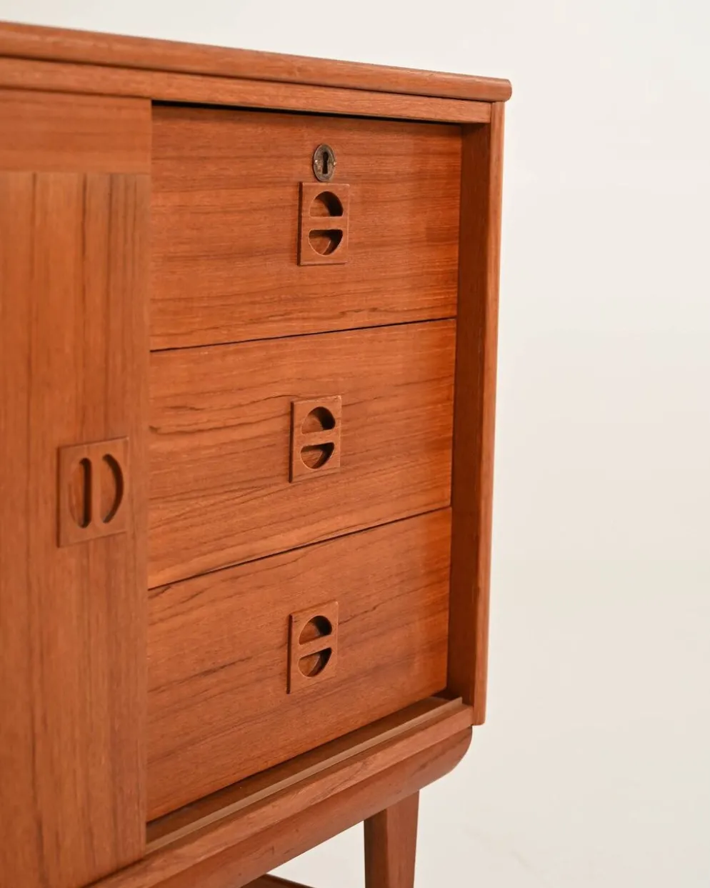 Cabinet en teck par AB AJFA Möbelfabrik, années 1960