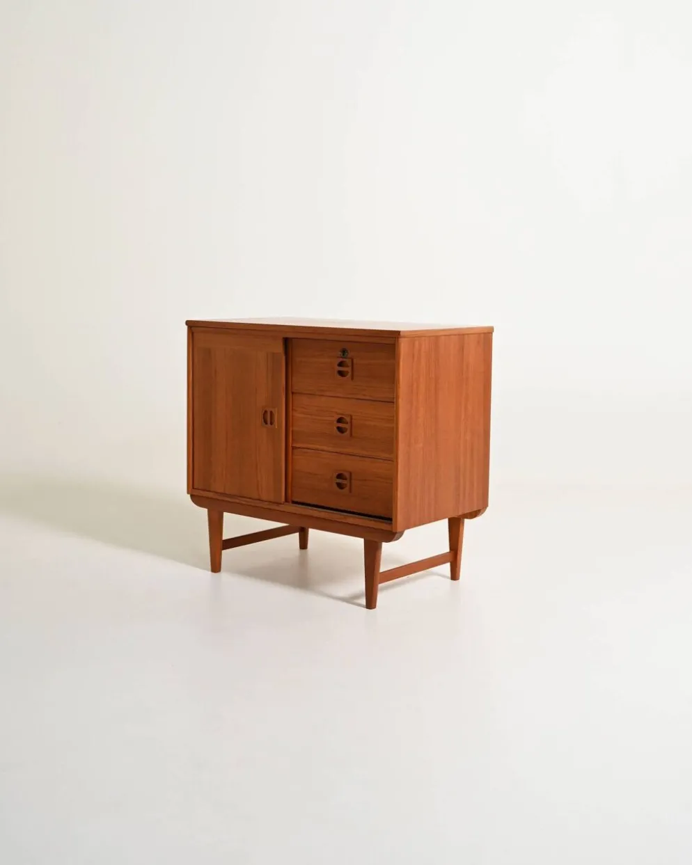 Cabinet en teck par AB AJFA Möbelfabrik, années 1960