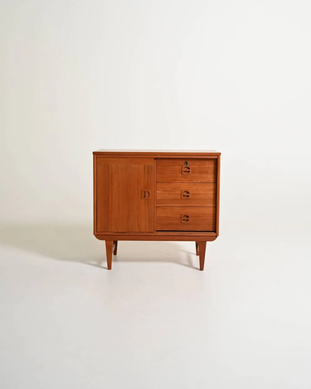 Cabinet en teck par AB AJFA Möbelfabrik, années 1960