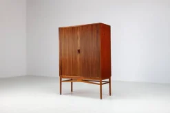 Cabinet haut danois en teck avec portes tambour Danemark 1960