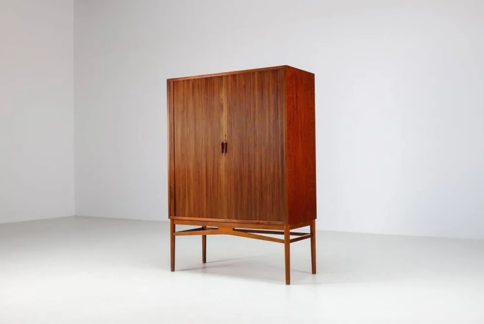 Cabinet haut danois en teck avec portes tambour Danemark 1960