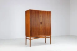 Cabinet haut danois en teck avec portes tambour Danemark 1960