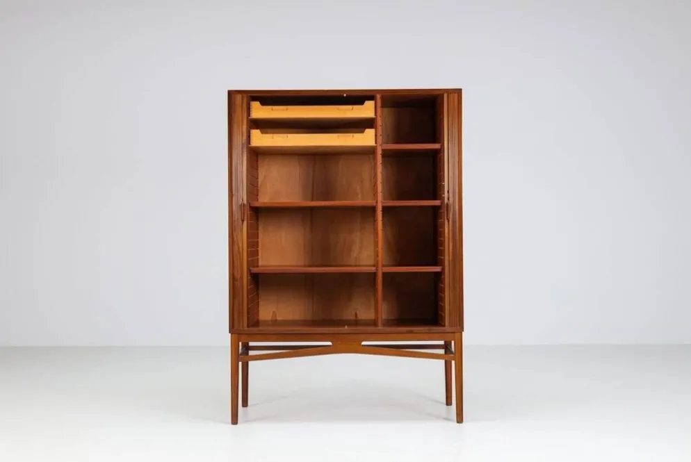 Cabinet haut danois en teck avec portes tambour Danemark 1960