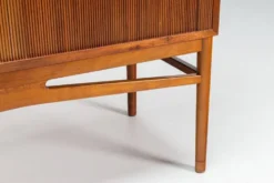 Cabinet haut danois en teck avec portes tambour Danemark 1960