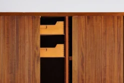 Cabinet haut danois en teck avec portes tambour Danemark 1960