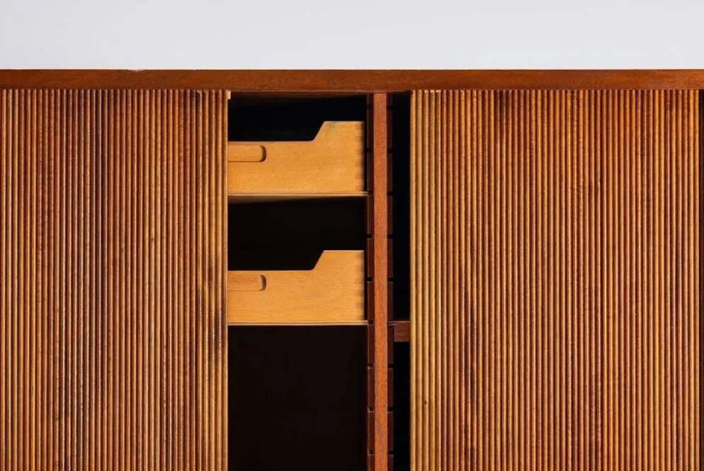 Cabinet haut danois en teck avec portes tambour Danemark 1960