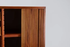 Cabinet haut danois en teck avec portes tambour Danemark 1960