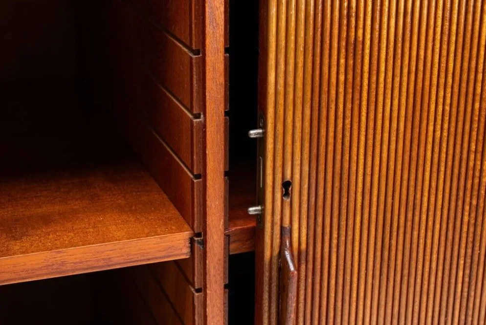 Cabinet haut danois en teck avec portes tambour Danemark 1960