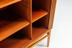 Cabinet haut danois en teck avec portes tambour Danemark 1960